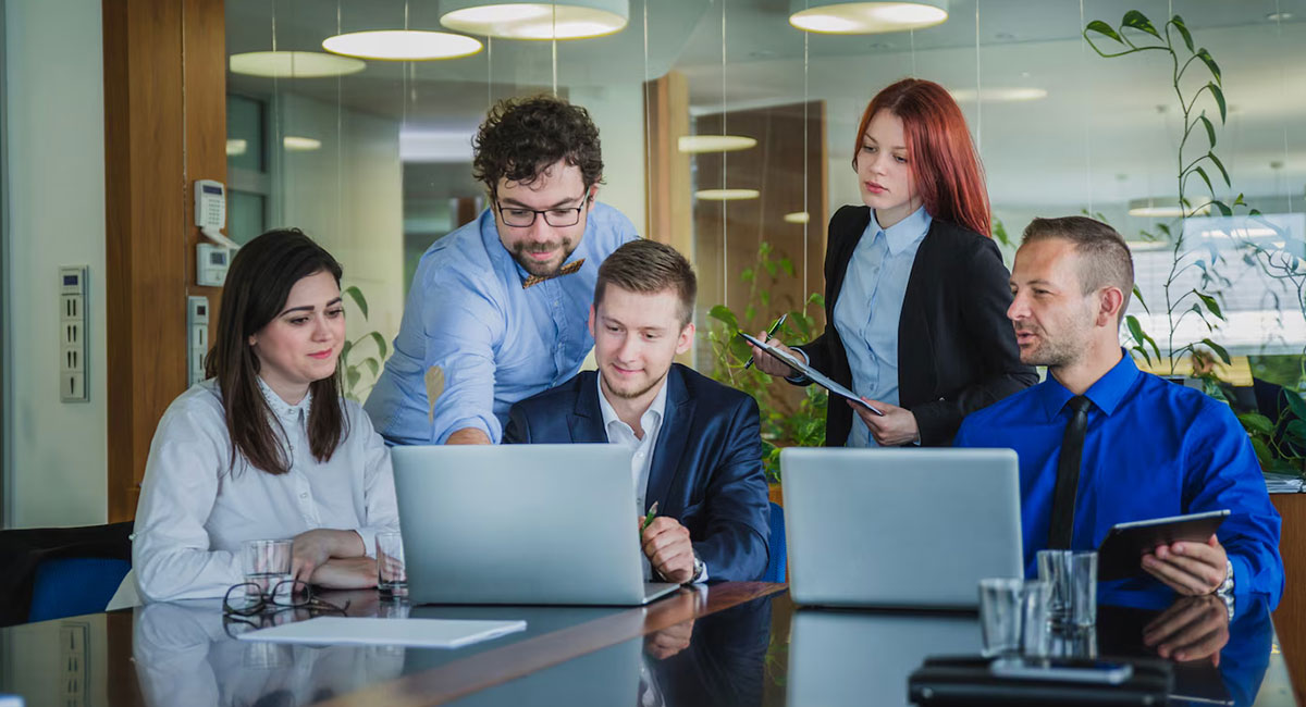 A professional mortgage broker from Financio discussing long-term financial success and home loan strategies with a client in Sydney.